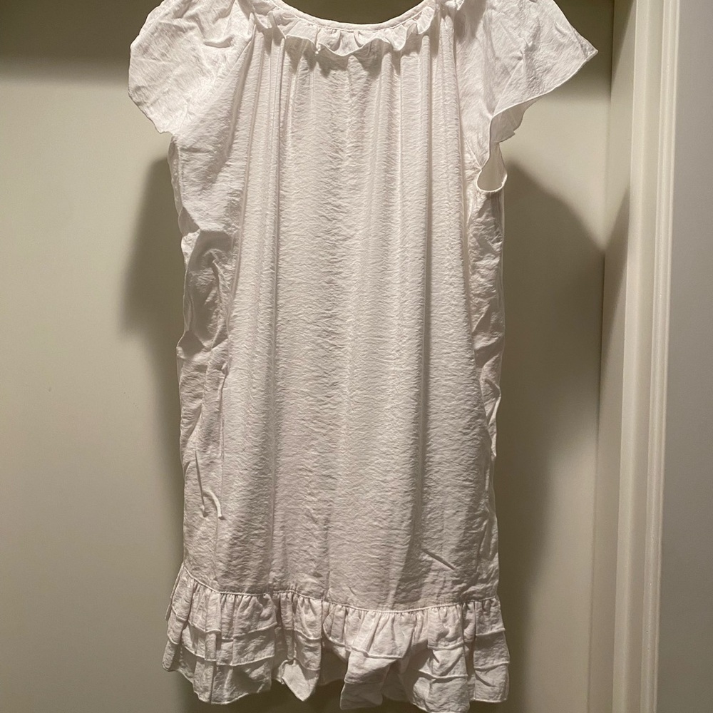 Chic White Ruffled Blouse - Picture 3 of 3